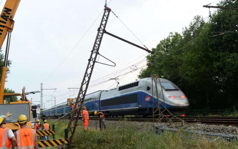 SNCF En Pagaille : Le Ministre Et La Grève Imminente SNCF En Pagaille : Le Ministre Et La Grève Imminente