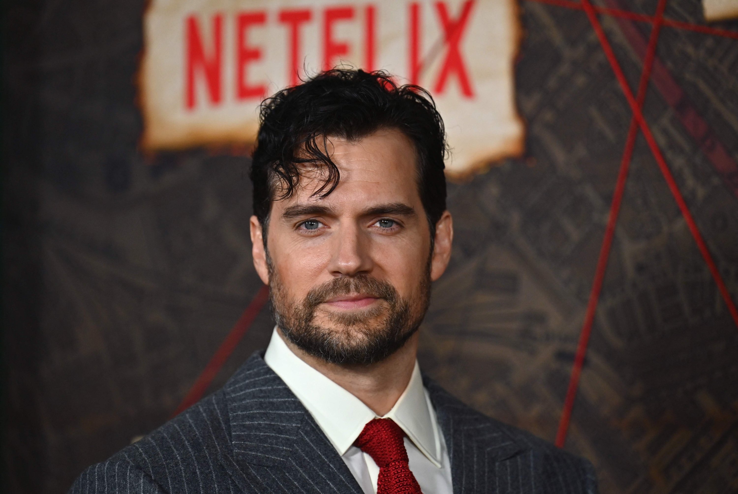 Spectacular Fan-Made Trailer: Henry Cavill Imagined As Captain Britain Spectacular Fan-Made Trailer: Henry Cavill Imagined As Captain Britain