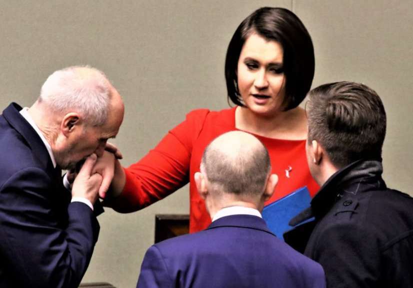 Spółka Skarbu Państwa Pozwa Dziennikarzy Onetu Na 100 Tys. Zł Spółka Skarbu Państwa Pozwa Dziennikarzy Onetu Na 100 Tys. Zł
