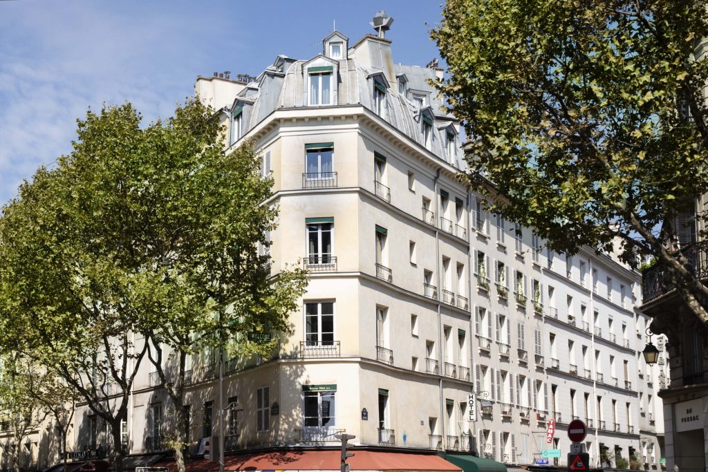 Stéphane, Artiste Suisse: Son Ascension À Paris Stéphane, Artiste Suisse: Son Ascension À Paris