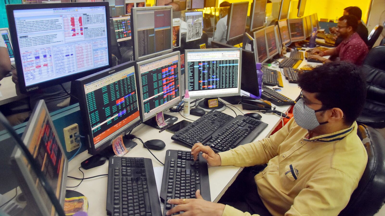 Stock Market Today: Sensex Rises, Nifty Hits New High, UltraTech Falls Stock Market Today: Sensex Rises, Nifty Hits New High, UltraTech Falls