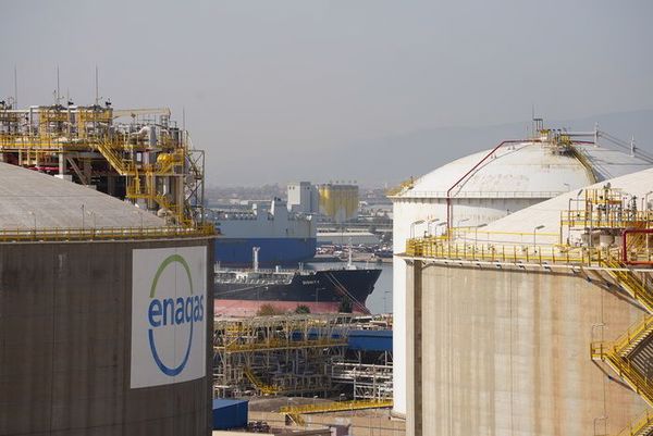 Sustainable Cruise Shipping: Shell's LNG Bunkering In Barcelona Sustainable Cruise Shipping: Shell's LNG Bunkering In Barcelona