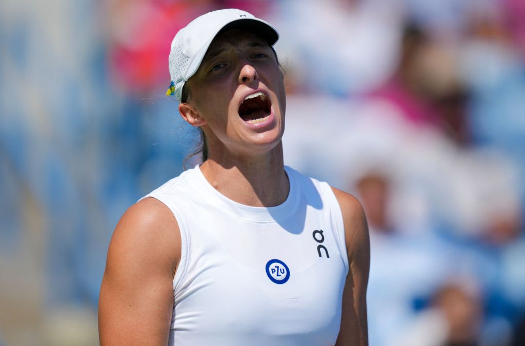 Swiatek Beats Keys Despite Setback, Sets Up Gauff Semifinal Clash