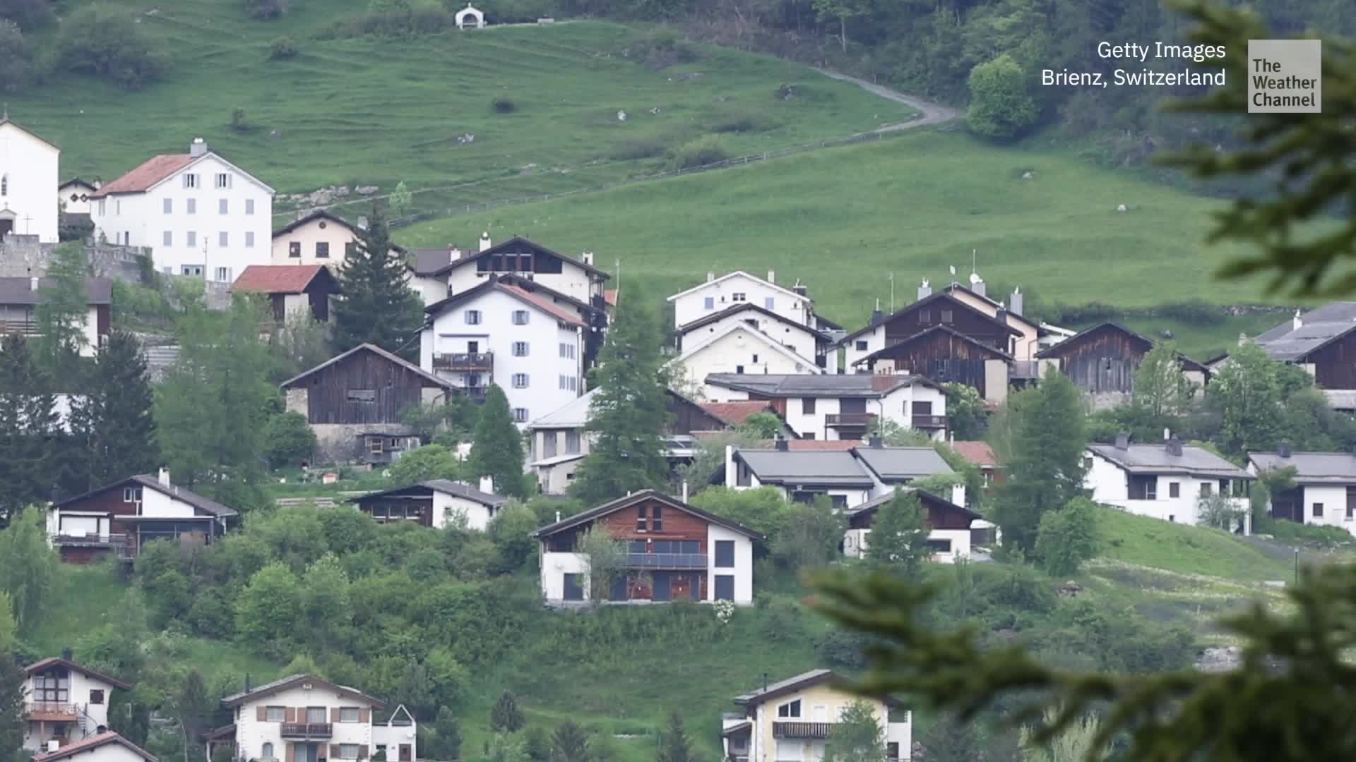 Swiss Village Evacuates Cows Via Airlift: Operation Hits 96 Swiss Village Evacuates Cows Via Airlift: Operation Hits 96
