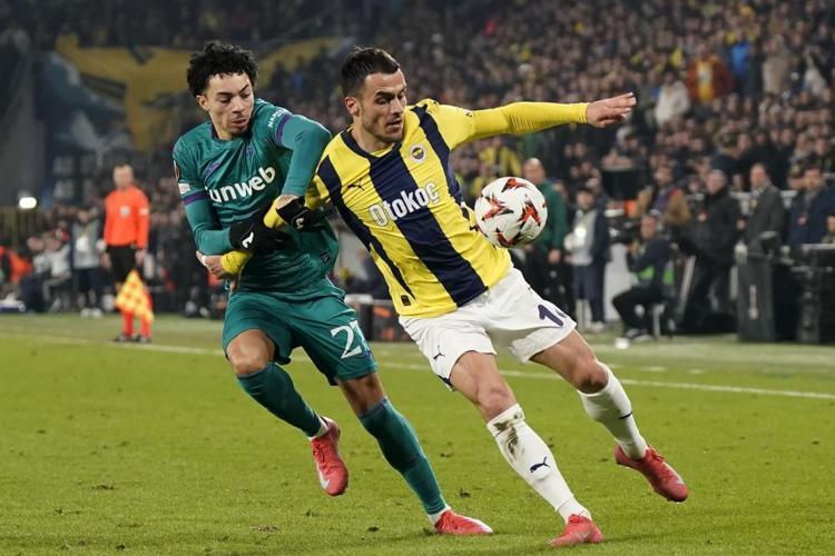 Talisca Ve Tadic: Fenerbahçe'nin Transfer Operasyonu Ve Saha Tartışması Talisca Ve Tadic: Fenerbahçe'nin Transfer Operasyonu Ve Saha Tartışması