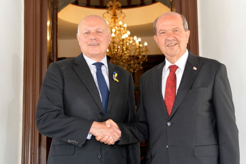 Tatar Açıklamaları Sonrası Direkt Uçuşlar: Kıbrıs Sorununda Yeni Bir Dönem? Tatar Açıklamaları Sonrası Direkt Uçuşlar: Kıbrıs Sorununda Yeni Bir Dönem?