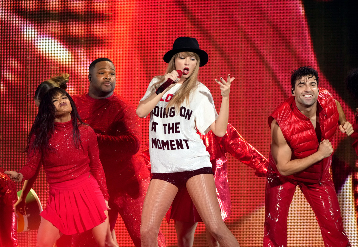 Taylor Swift's Eras Tour Wardrobe: A Close-Up Look At Her Stunning Outfits Taylor Swift's Eras Tour Wardrobe: A Close-Up Look At Her Stunning Outfits