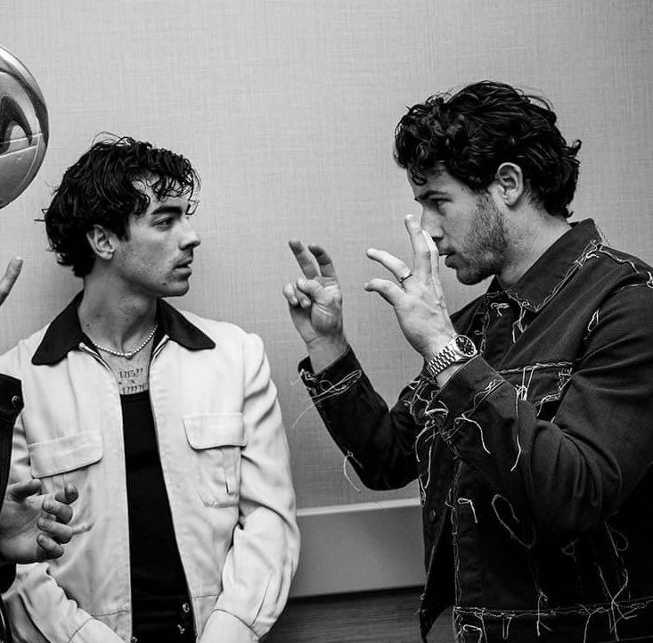 The Jonas Brothers' Joe And A Couple's Unexpected Argument The Jonas Brothers' Joe And A Couple's Unexpected Argument