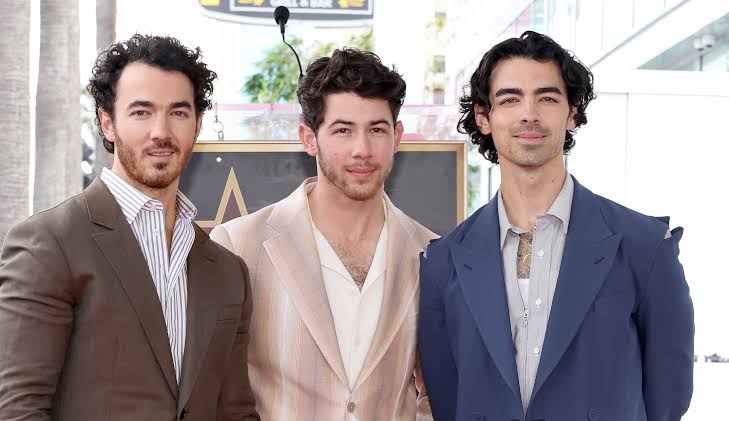 The Jonas Brothers' Joe Jonas: His Response To A Fan Couple's Argument The Jonas Brothers' Joe Jonas: His Response To A Fan Couple's Argument