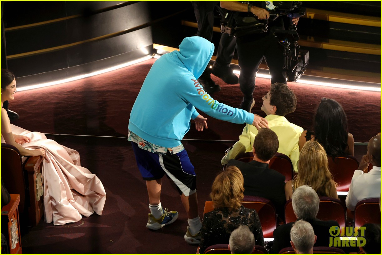 The Story Behind Adam Sandler's Oscars 2025 Appearance: Outfit, Joke, And Chalamet Hug The Story Behind Adam Sandler's Oscars 2025 Appearance: Outfit, Joke, And Chalamet Hug