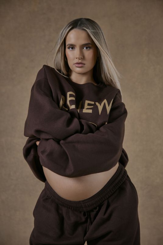 Tommy Fury's Private Life Announcements: A Comparison To Molly-Mae Hague Tommy Fury's Private Life Announcements: A Comparison To Molly-Mae Hague