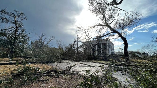 Tornado Outbreak: 25 Dead, Widespread Destruction Across Central US Tornado Outbreak: 25 Dead, Widespread Destruction Across Central US