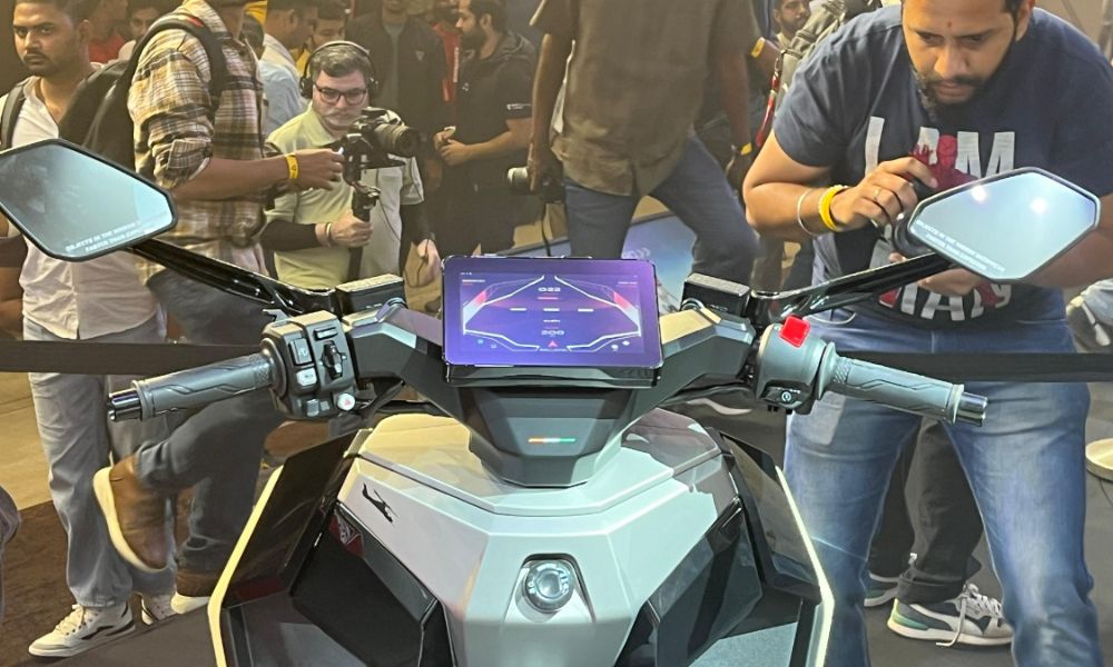 Ultraviolette Tesseract: Electric Scooter Launched At ₹1.2 Lakh With 261km Range & 20.1 BHP Ultraviolette Tesseract: Electric Scooter Launched At ₹1.2 Lakh With 261km Range & 20.1 BHP