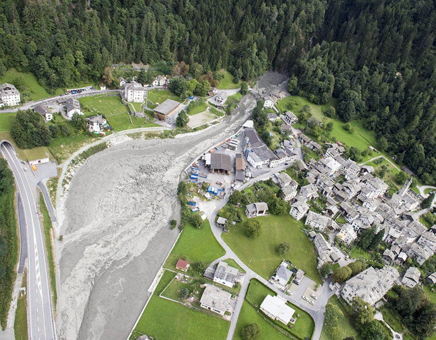 Urgent Livestock Evacuation In Switzerland: Landslide Danger Prompts Helicopter And Ground Response Urgent Livestock Evacuation In Switzerland: Landslide Danger Prompts Helicopter And Ground Response