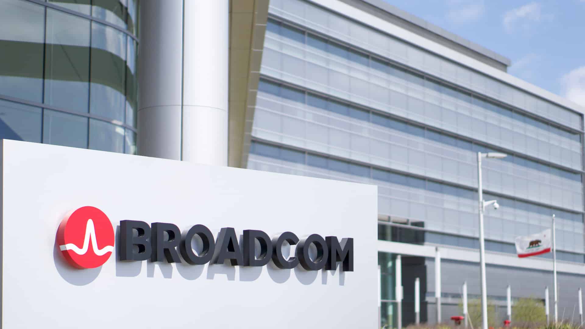 VMware Costs To Soar 1,050%: AT&T Highlights Broadcom's Extreme Price Increase VMware Costs To Soar 1,050%: AT&T Highlights Broadcom's Extreme Price Increase