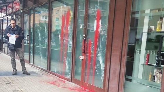 Vetrine Spaccate: 200 Manifestanti Protestano Contro Gli Attacchi Ai Ristoranti Palestinesi Vetrine Spaccate: 200 Manifestanti Protestano Contro Gli Attacchi Ai Ristoranti Palestinesi