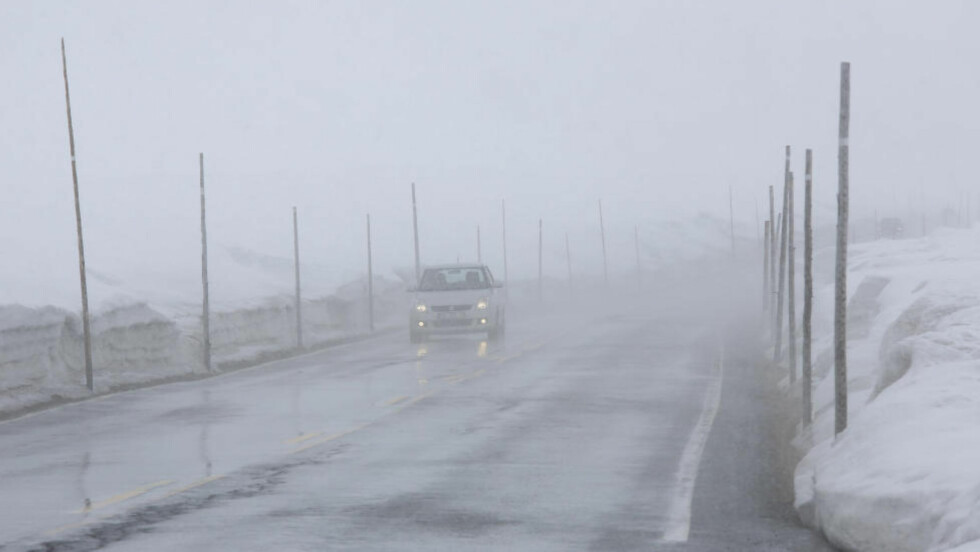 Vintervær I Sør-Norge: Snø Og Vanskelige Kjøreforhold I Fjellet Vintervær I Sør-Norge: Snø Og Vanskelige Kjøreforhold I Fjellet
