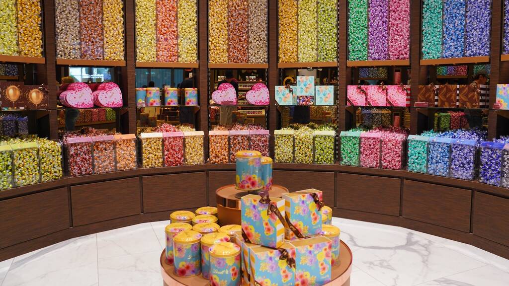 Visit Lindt's Exquisite New Chocolate Shop In Central London Visit Lindt's Exquisite New Chocolate Shop In Central London