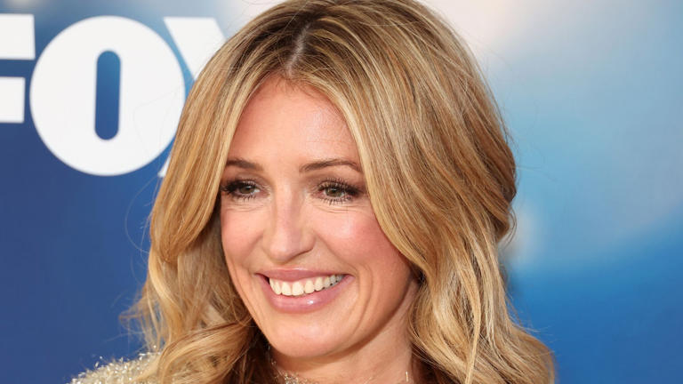 Wardrobe Wobble: Cat Deeley's Pre-Show Dress Difficulty On This Morning Wardrobe Wobble: Cat Deeley's Pre-Show Dress Difficulty On This Morning