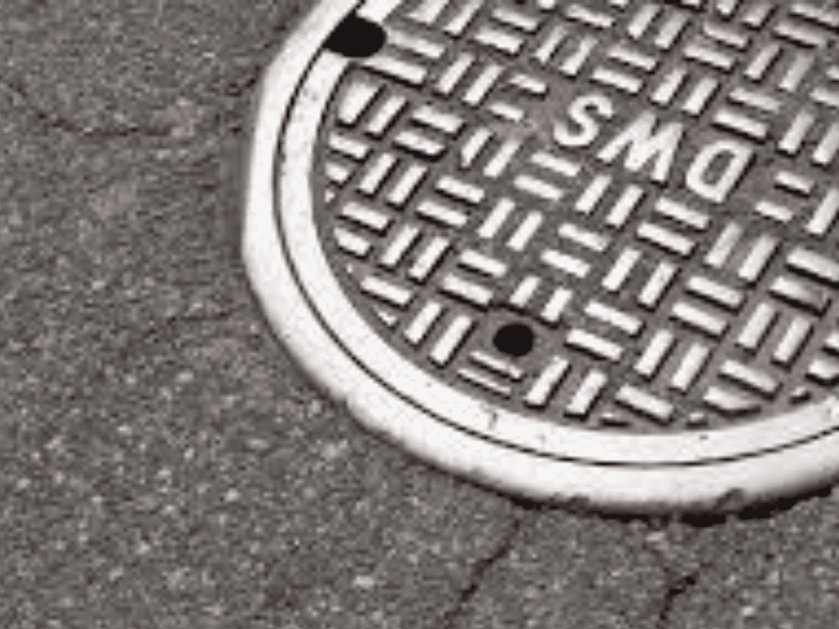 Woman And Child Narrowly Avoid Manhole Blast: Investigation Underway Woman And Child Narrowly Avoid Manhole Blast: Investigation Underway