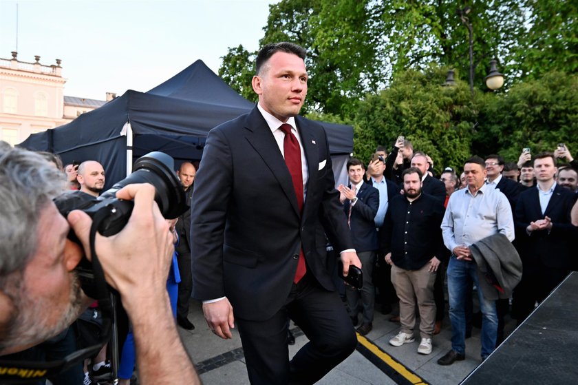 Wybory Prezydenckie 2025: Analiza Kampanii Sławomira Mentzena Wybory Prezydenckie 2025: Analiza Kampanii Sławomira Mentzena