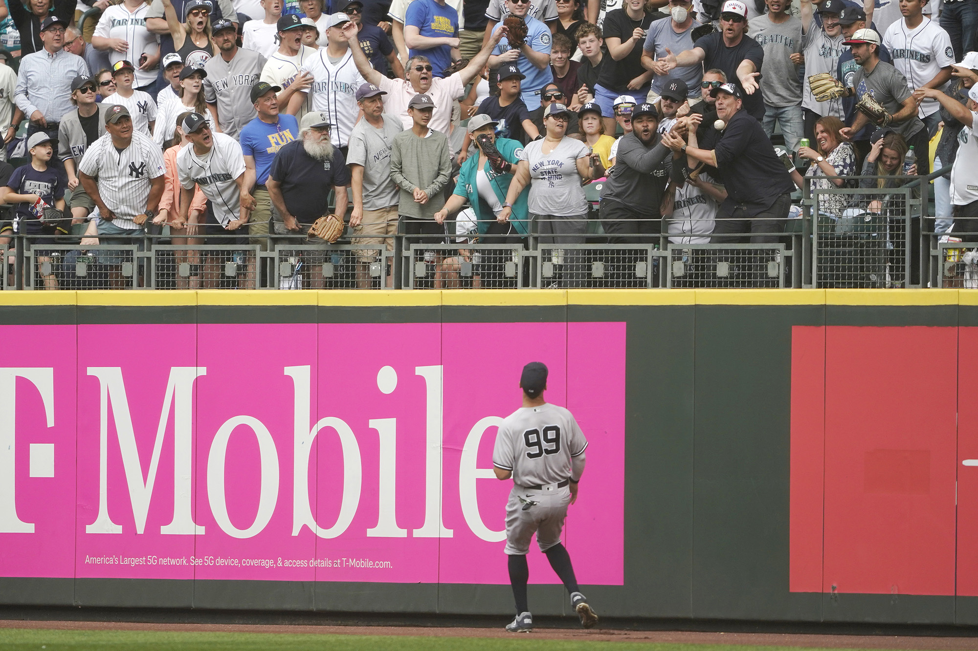 Yankees Broadcaster Under Fire For Mariners Remarks Yankees Broadcaster Under Fire For Mariners Remarks