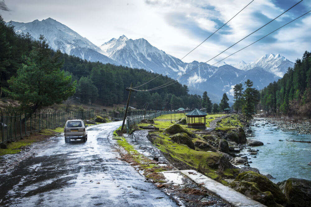 YouTuber Jyoti Malhotra's Pahalgam Visit Under Scrutiny: Alleged Ties To Pakistan Before Terror Attack YouTuber Jyoti Malhotra's Pahalgam Visit Under Scrutiny: Alleged Ties To Pakistan Before Terror Attack
